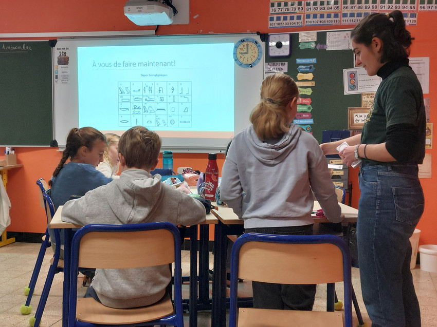 Zoom sur les élèves de primaire en pleine activité