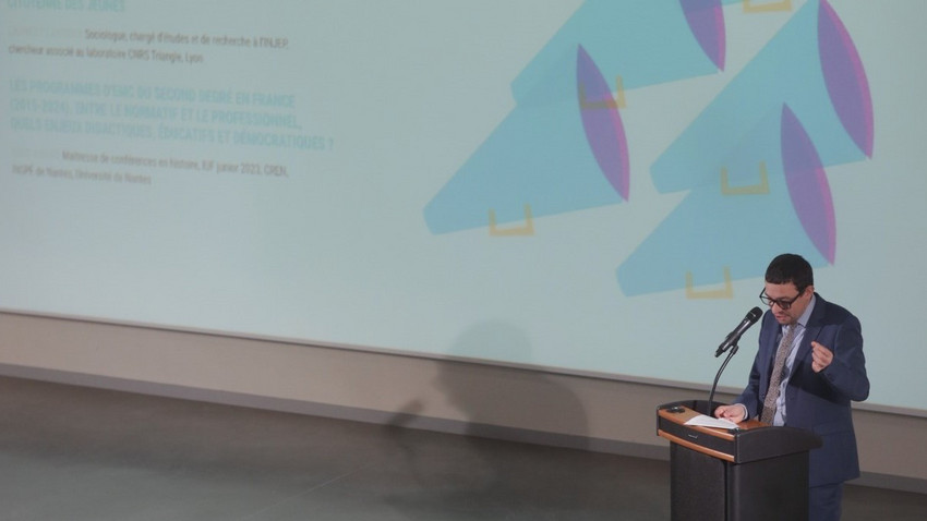 Zoom sur une présentation sur scène